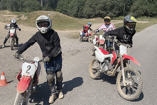 Vacances pour tous - colonies de vacances  - Les Carroz-d'Arâches - Moto-moto