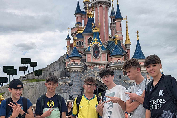 Vacances pour tous - colonies de vacances  - Oléron  - Futuroscope - Paris - 3 sites d'exception