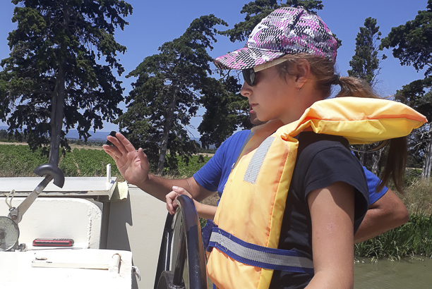 Vacances pour tous - colonies de vacances  - Itinérance en péniche - Un marin sur le canal du Midi Vacances pour tous - colonies de vacances  - Itinérance en péniche - Un marin sur le canal du Midi